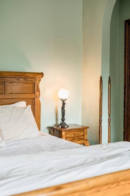 Peaceful Easy Feelings - King Sized Bed - Sleeps 2 Appartement Lynchburg Buitenkant foto