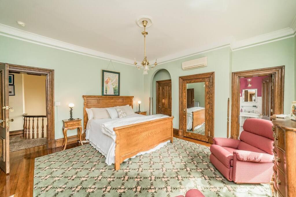 Peaceful Easy Feelings - King Sized Bed - Sleeps 2 Appartement Lynchburg Buitenkant foto