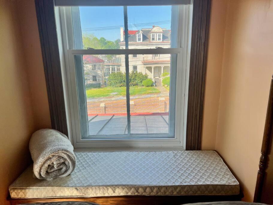 Peaceful Easy Feelings - King Sized Bed - Sleeps 2 Appartement Lynchburg Buitenkant foto
