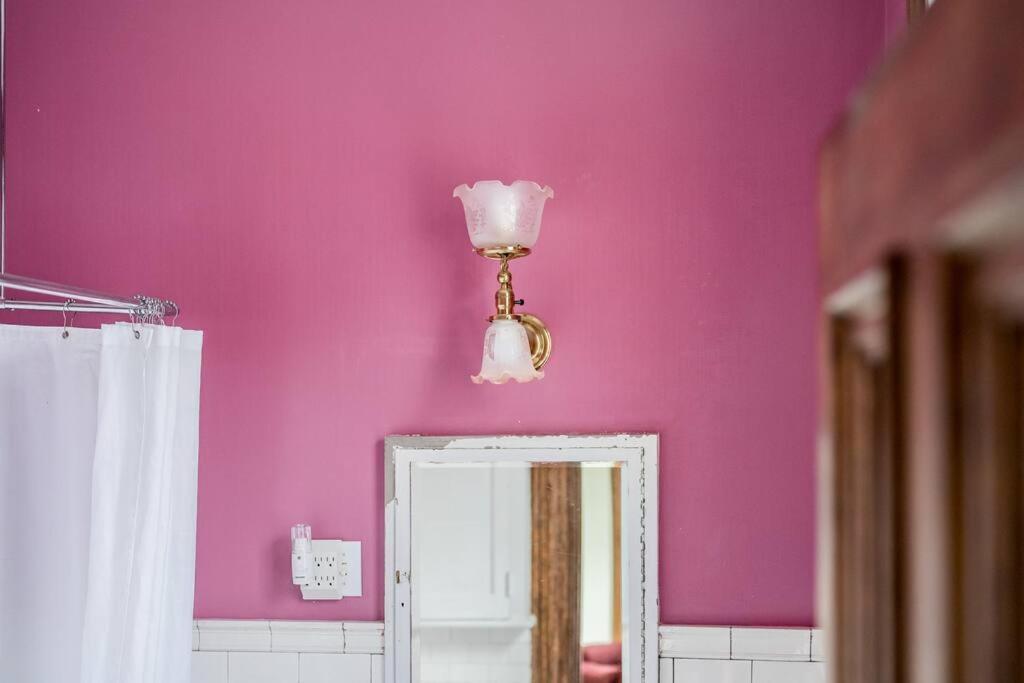 Peaceful Easy Feelings - King Sized Bed - Sleeps 2 Appartement Lynchburg Buitenkant foto