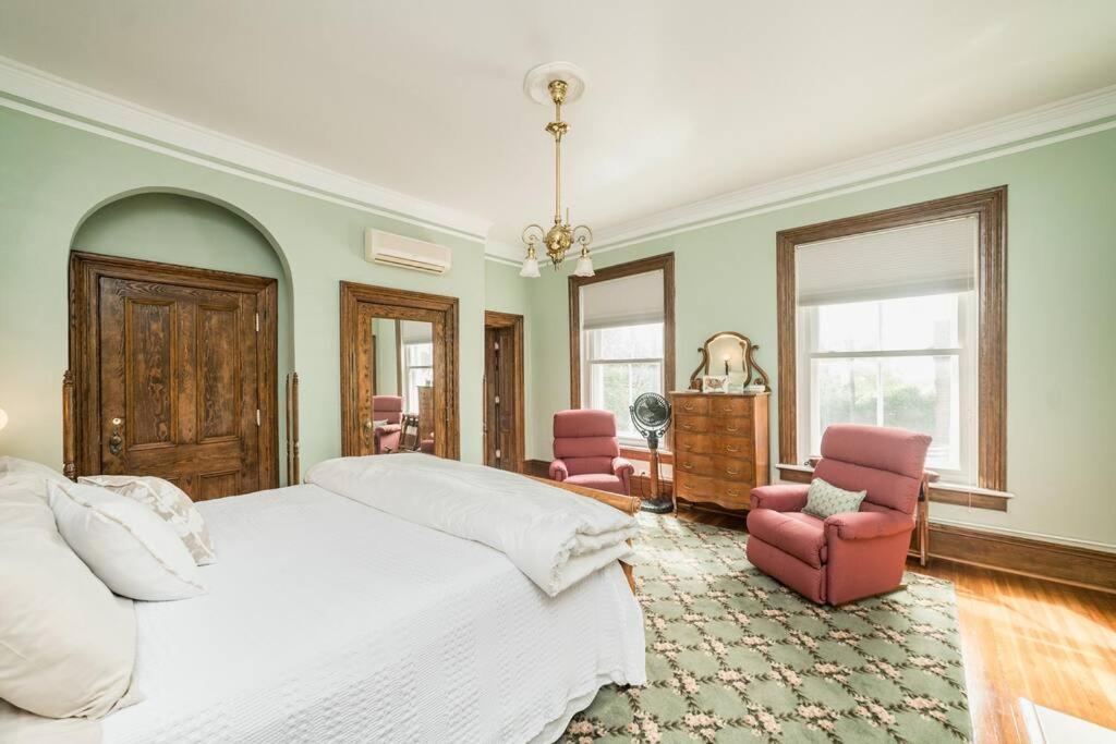 Peaceful Easy Feelings - King Sized Bed - Sleeps 2 Appartement Lynchburg Buitenkant foto