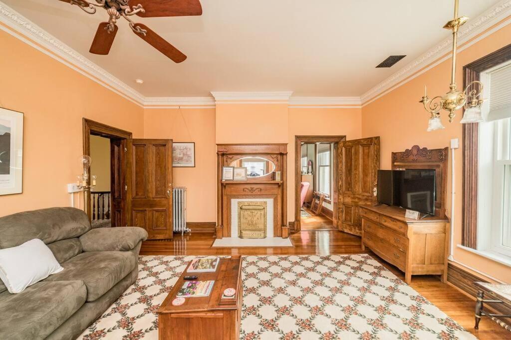 Peaceful Easy Feelings - King Sized Bed - Sleeps 2 Appartement Lynchburg Buitenkant foto